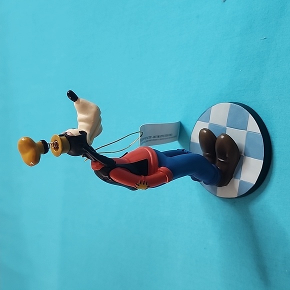 BNIB Disney Goofy Collectible Spring Hat Figurine - Picture 2 of 9